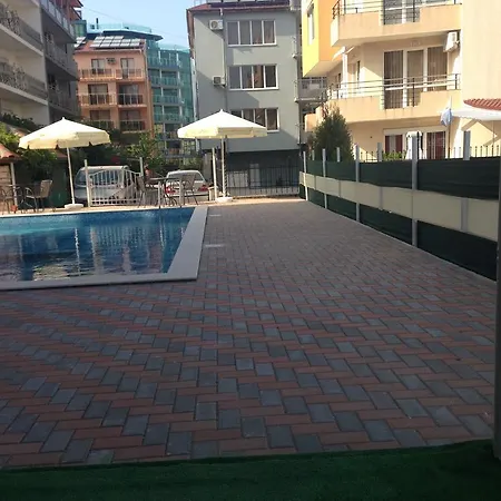 Malina Family 2* بريمورسكو